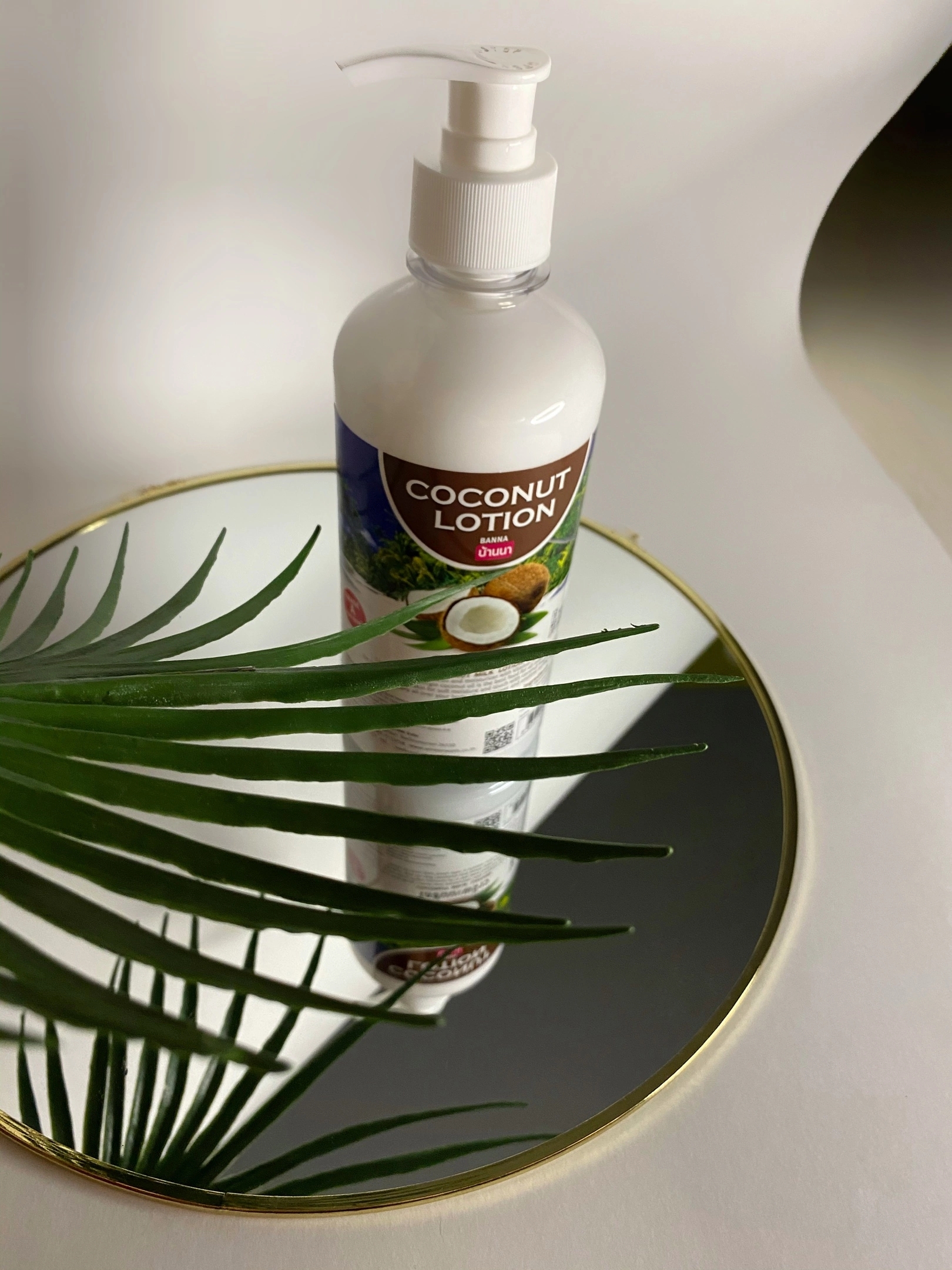 Натуральный Тайский Кокосовый лосьон для тела BANNA Coconut Body Lotion купить в Москве и Московской области.