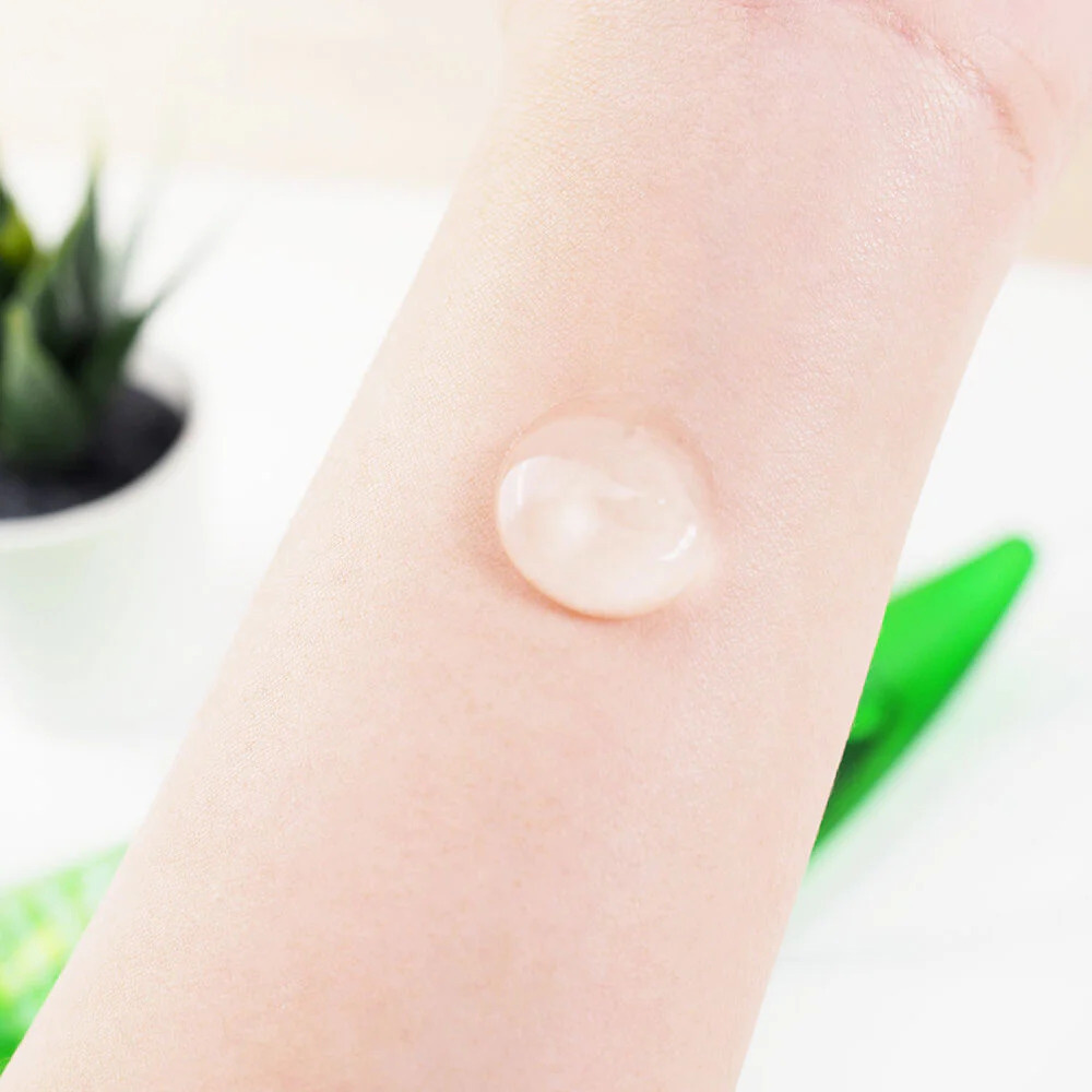 Натуральный успокаивающий гель для лица и тела из Тайланда Алоэ 99% Moods Skin Care Aloe Soothing Gel купить в Москве и Московской области.